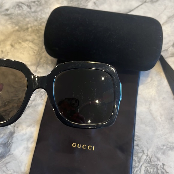 Gucci sunglasses with box and dust bag - Picture 5 of 8